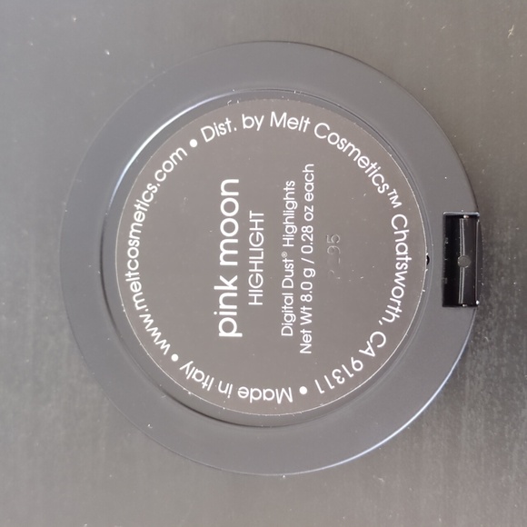 Melt Cosmetics highlighter - Picture 3 of 5